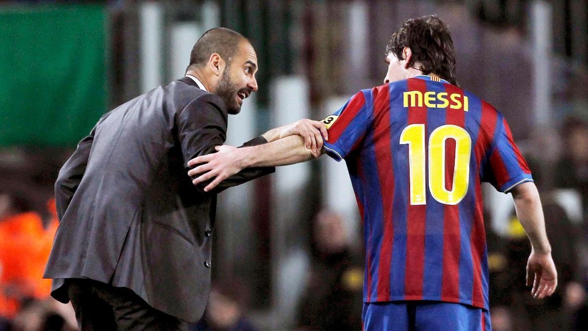 Guardiola da instrucciones al delantero argentino Lionel Messi
