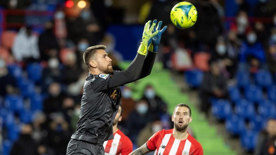 Unai Simón reina en el tedio