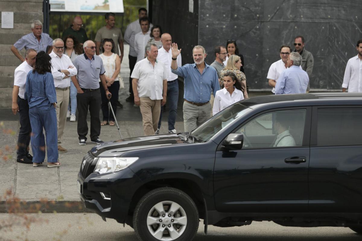 Felipe VI y doña Letizia conocen las zonas incendiadas en Zamora y León