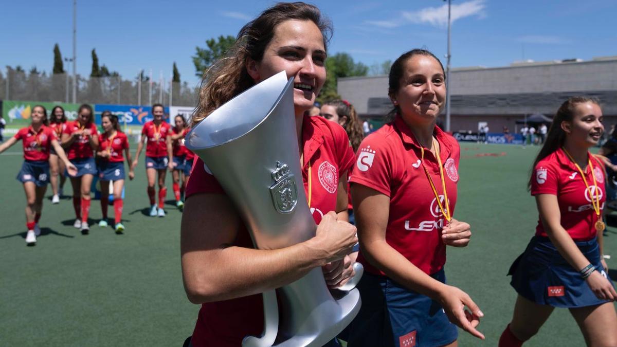 Lola Riera levanta la Copa de Campeonas de Liga