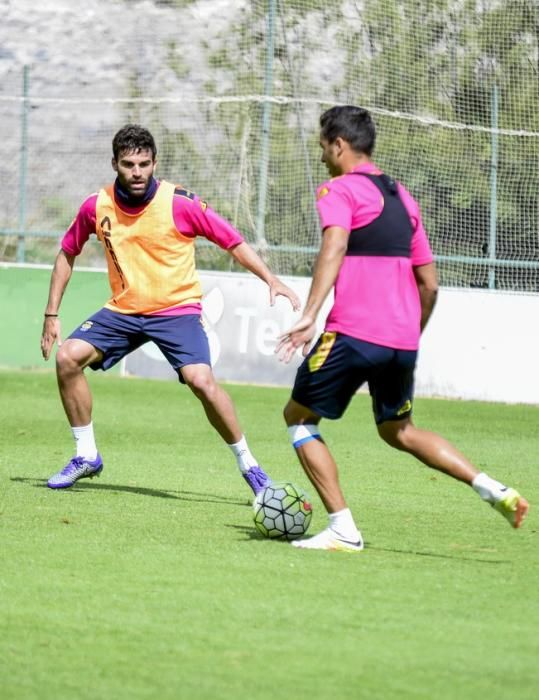 Entrenamiento de la UD LAS PALMAS en Barranco ...