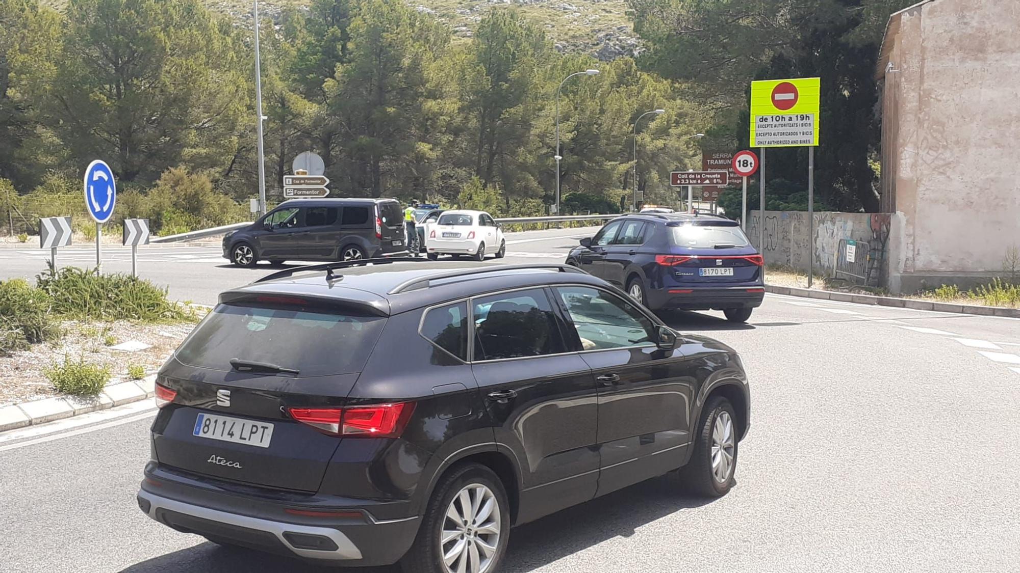 Empiezan las restricciones para llegar a Formentor: permiten el acceso en coche privado a cambio de una consumición en la playa