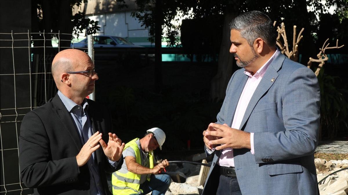 José Carlos Martín y Josele González en la calle Almáchar.