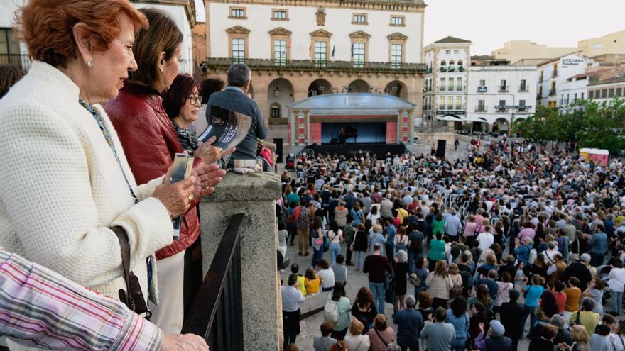 La ópera resuena en la Plaza Mayor de Cáceres