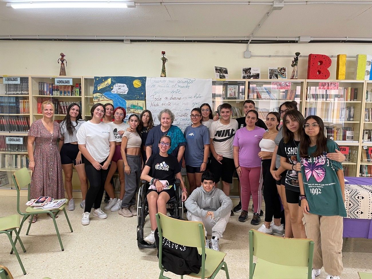 El alumnado del IES La Herradura celebra el Día de las Escritoras con Berbel.