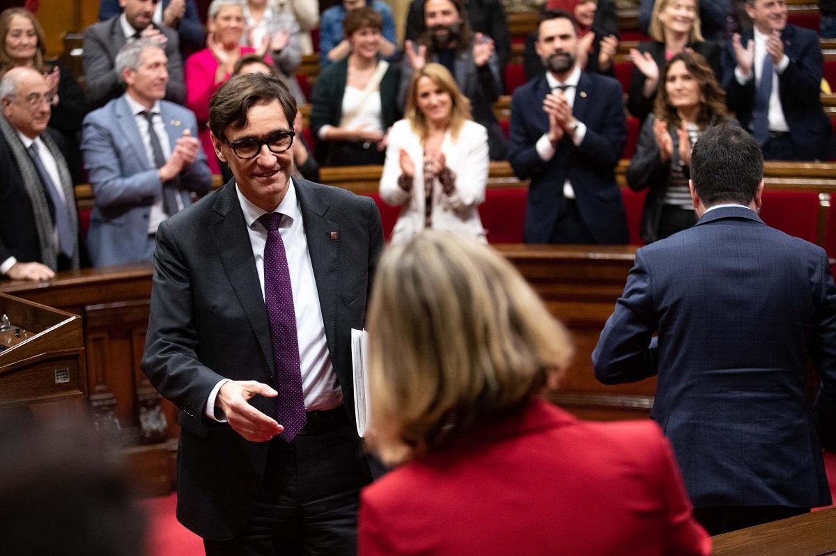 El líder del PSC, Salvador Illa, y la presidenta de los Comuns en el Parlament, Jéssica Albiach