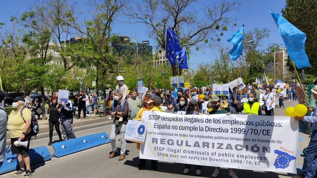 Trabajadores temporales asturianos exigen en Madrid fijeza inmediata