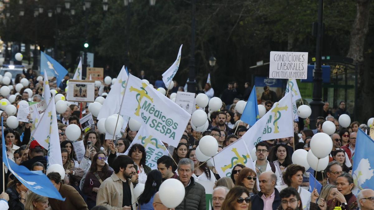 VÍDEO: Así fue la manifestación de médicos en Oviedo