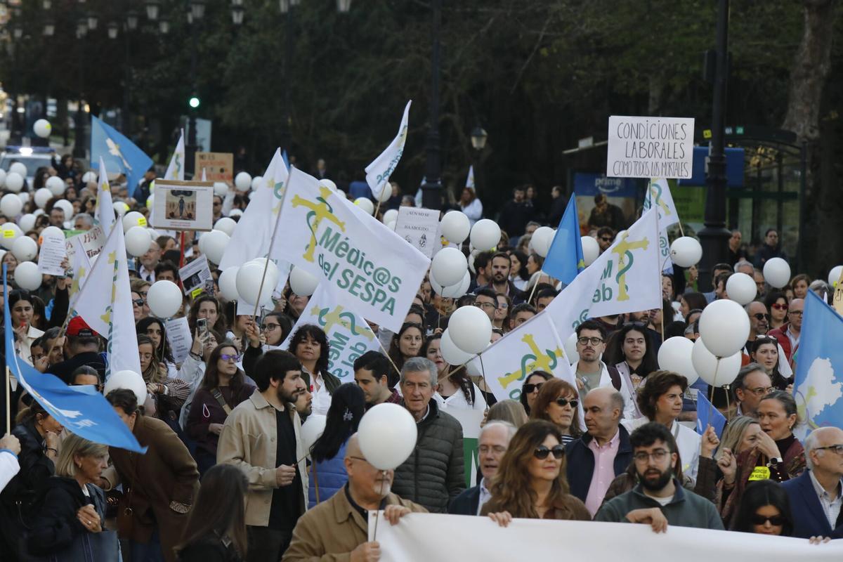 Así fue la manifestación de los médicos asturianos en Oviedo