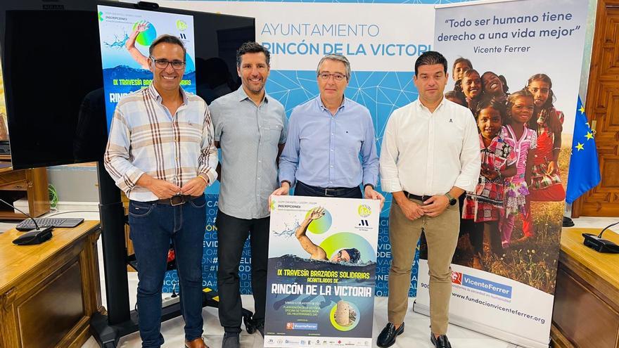La Diputación de Málaga impulsa la IX Travesía Brazadas Solidarias Acantilados a favor de la Fundación Vicente Ferrer