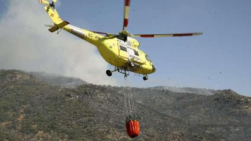 Un incencio en Gredos obliga a desalojar un albergue en la sierra