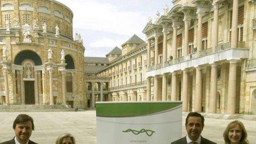 Participantes en la reunión celebrada ayer.