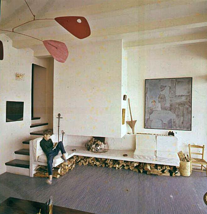 La llar de foc de la sala d’estar de la planta segona de la Casa Staempfli (1960). ARXIU HISTÒRIC DEL COAC 