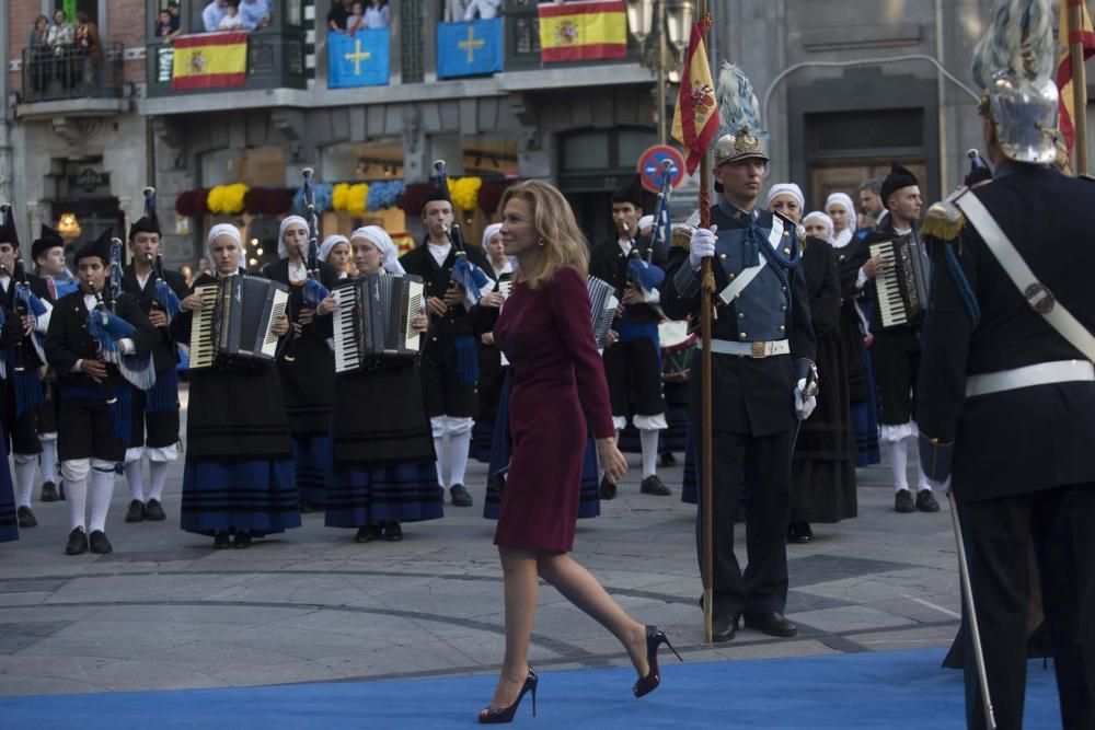 Desfile de los Reyes, personalidades y premiados en la alfombra azul