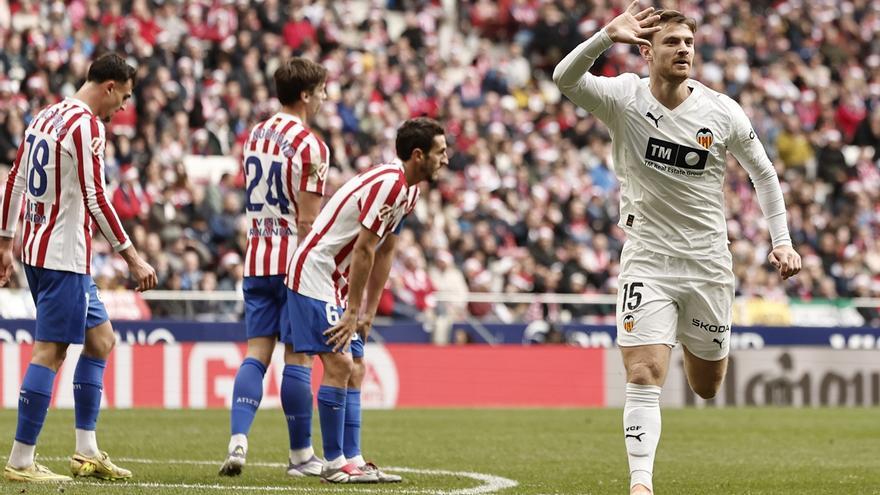 Las pilas del Valencia CF dan para competir poco más de una hora en el Metropolitano