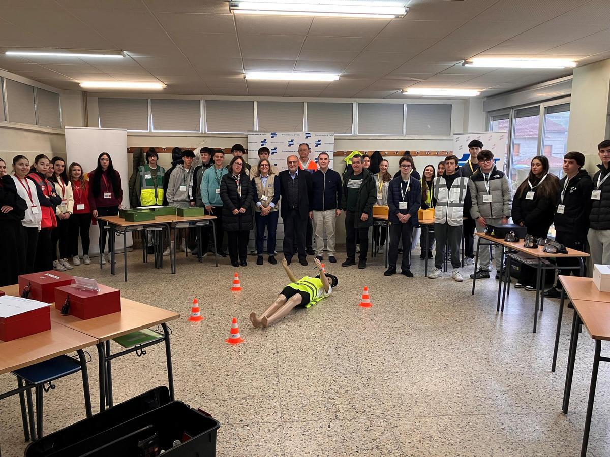 Participantes en el colegio marinense.