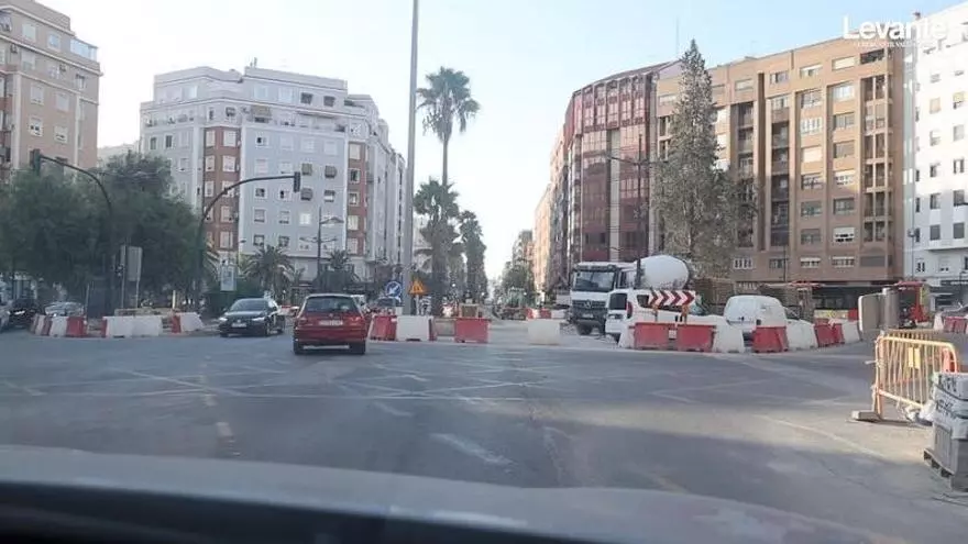 Este es el tiempo que se tarda en cruzar la avenida Pérez Galdós en ambos sentidos