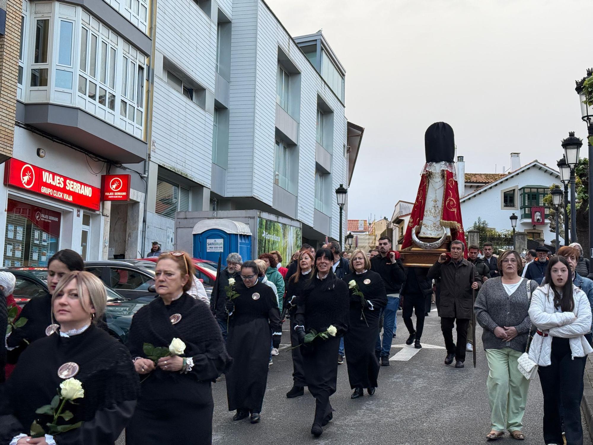 La procesión de Sábado Santo en Candás, en imágenes