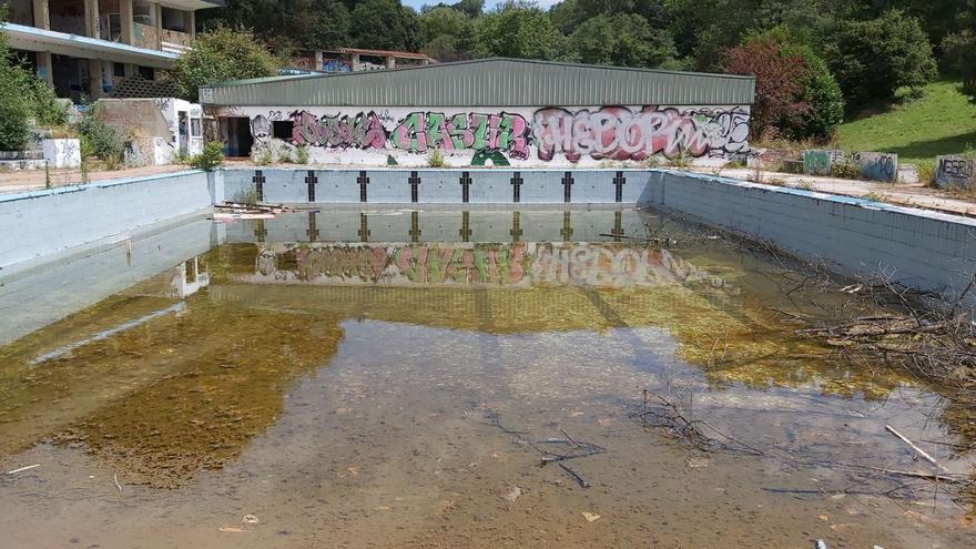 Unidas por Llangréu y el PP demandan reservar fondos de nuevo para las piscinas de Pénjamo