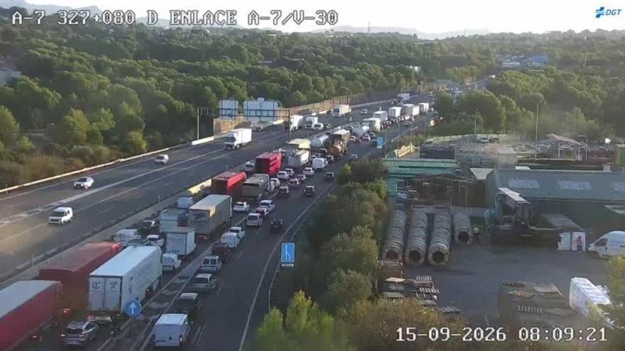 Martes de atascos en Valencia: las retenciones superan los 30 kilómetros en los principales accesos