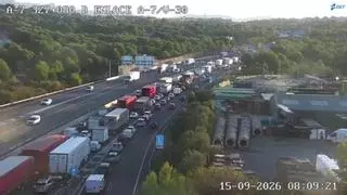 Martes de atascos en Valencia: las retenciones superan los 30 kilómetros en los principales accesos