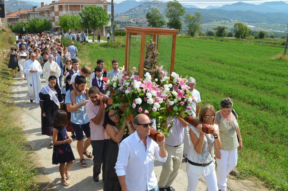 Processó amb la imatge de la Mare de Déu de Queralt a la Valldan