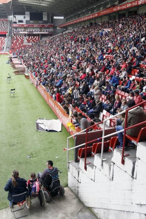 La afición arropa al Sporting en su último entrenamiento de la temporada