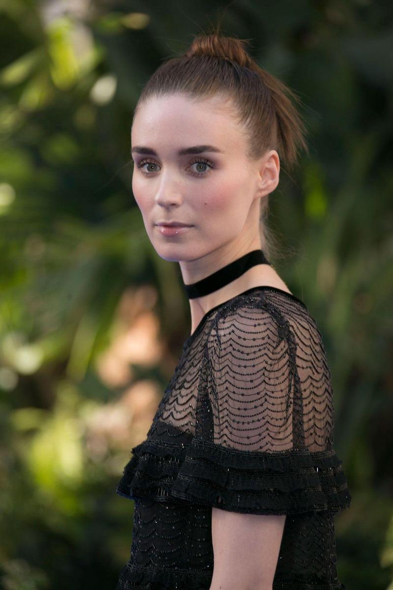 Rooney Mara en Londres con transparencias