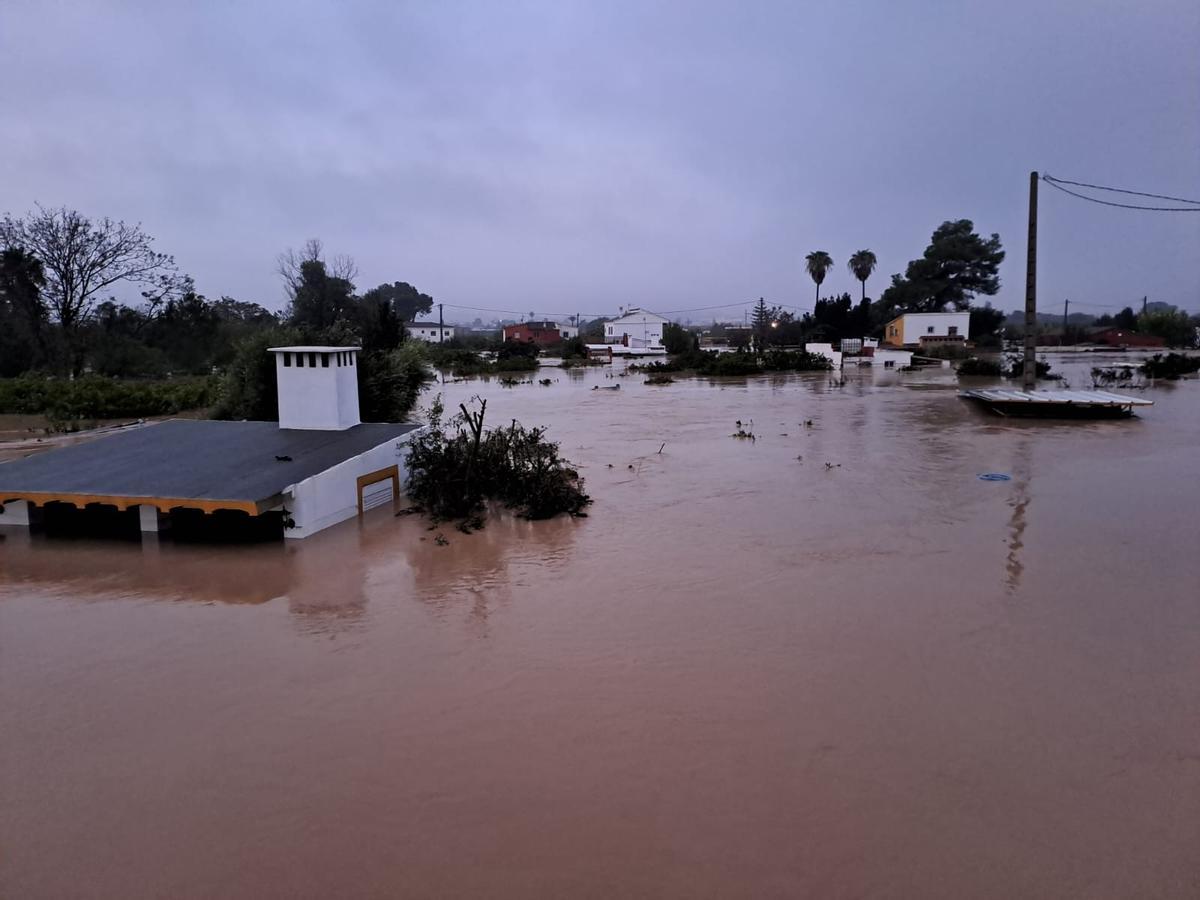 Inundación de diseminados en Benicull.