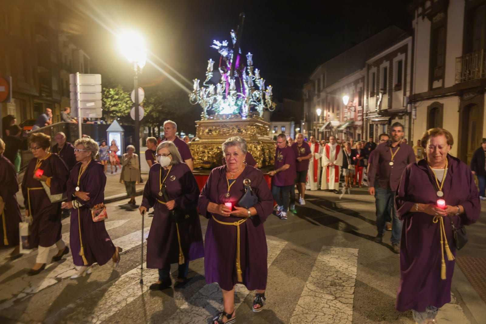 El Ecce Homo conmueve a Noreña en una multitudinaria procesión
