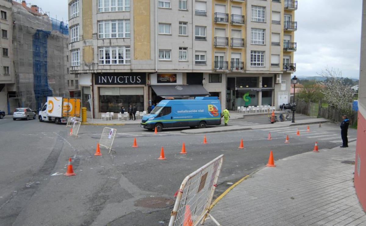 La Policía Local dirigió los cambios en todo el entorno. | BERNABÉ/JAVIER LALÍN