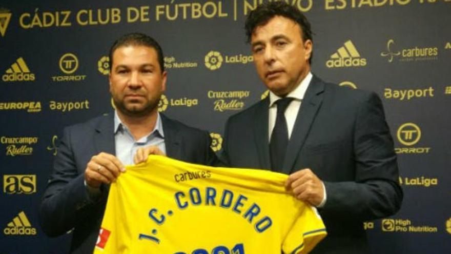 Juan Carlos Cordero y Quique Pina, el día de la renovación del director deportivo en el Cádiz CF.