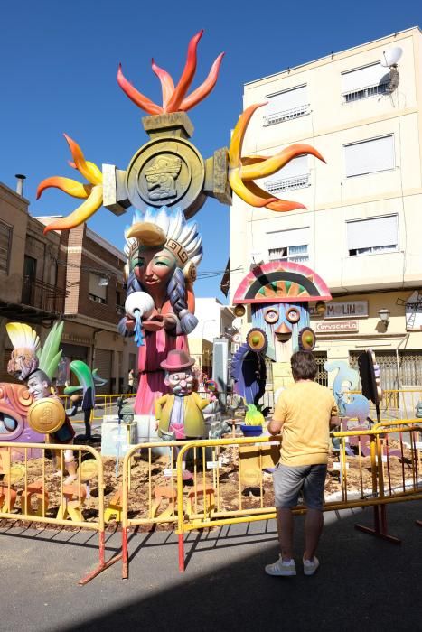 Las elecciones, el tema principal de las Fallas de Elda