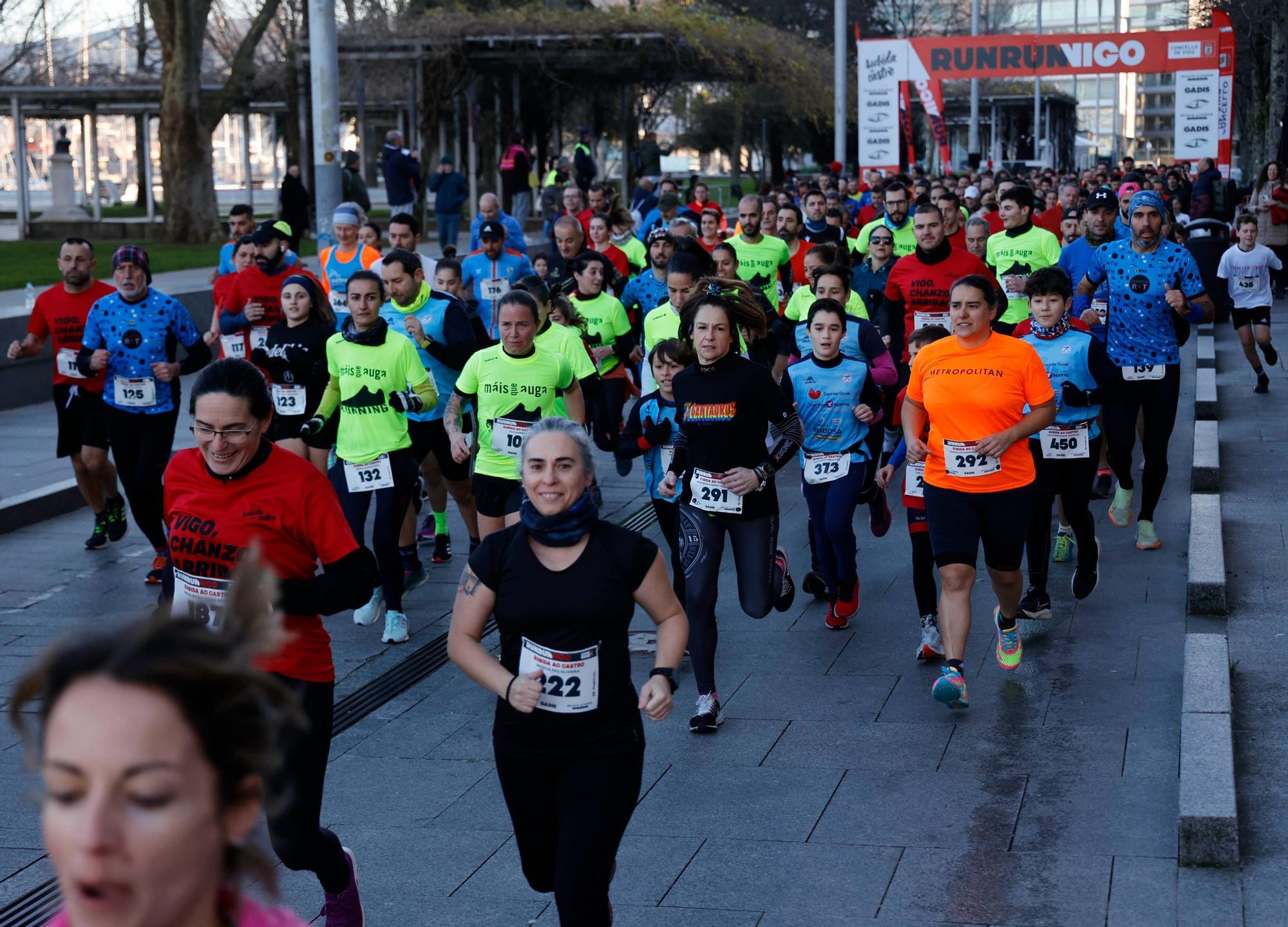 Pisadas de altura en Vigo: cientos de corredores suben O Castro