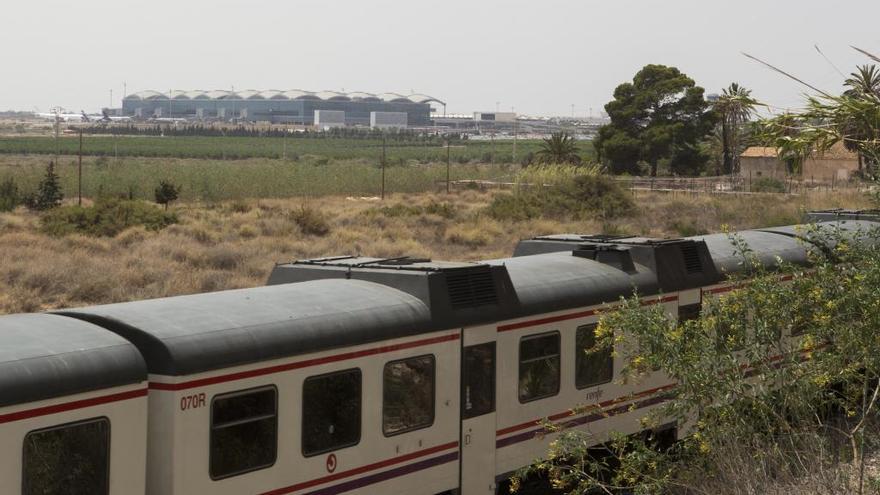 Transportes adjudica la redacción del proyecto para conectar el aeropuerto de Alicante y Elche con el tren