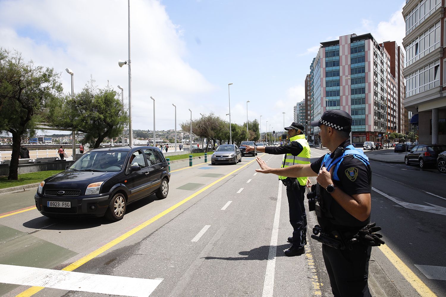 En imágenes: así ha sido la reapertura al tráfico del "cascayu" de Gijón