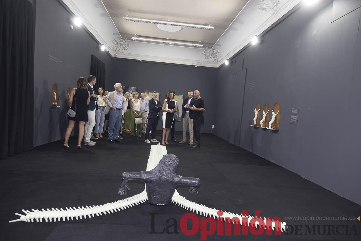 Así es la exposición 'Los Asomados' de Lidó Rico, que llega a Caravaca en su Año Jubilar