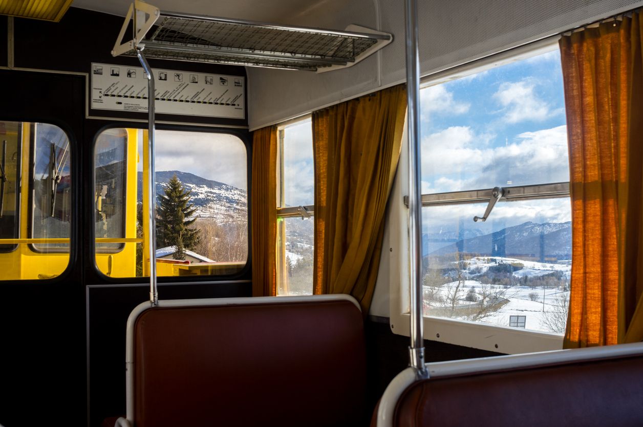 Interior del pequeño tren amarillo o Train Jaune