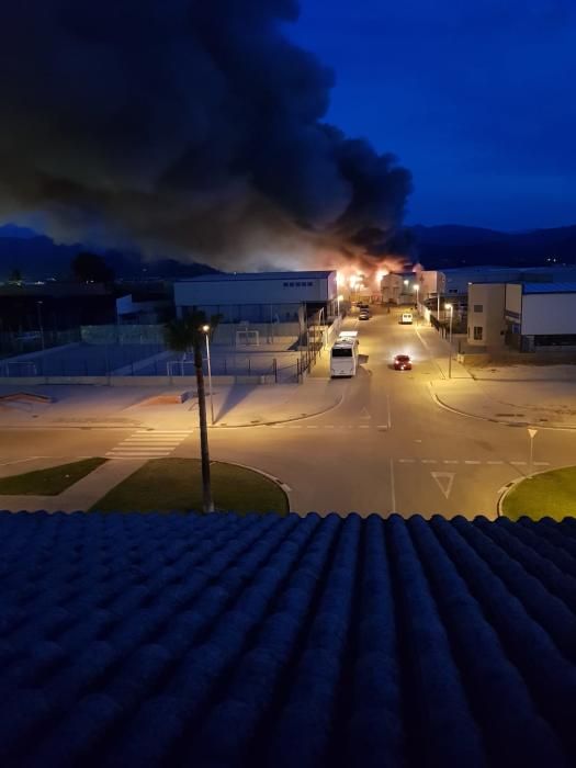 Incendio en una nave industrial de sa Pobla