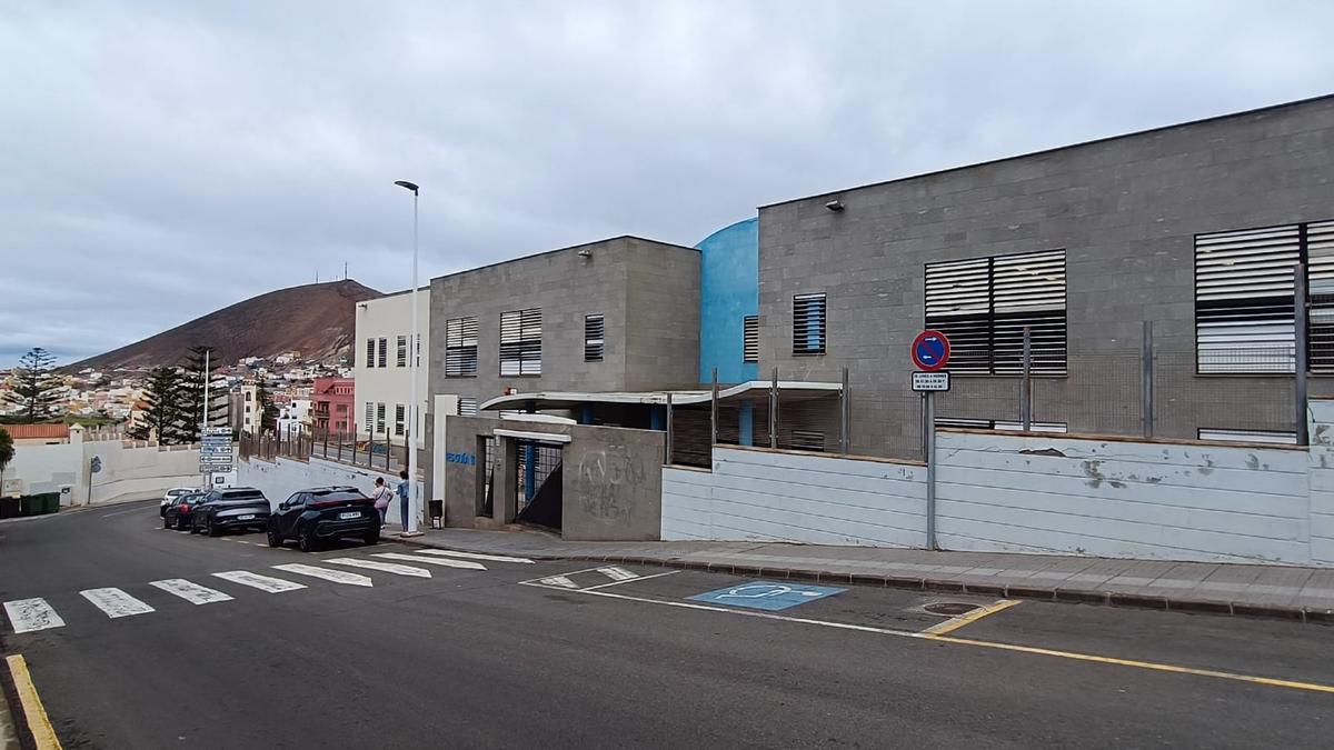 Exterior del instituto de Enseñanza Secundaria (IES) Guía.
