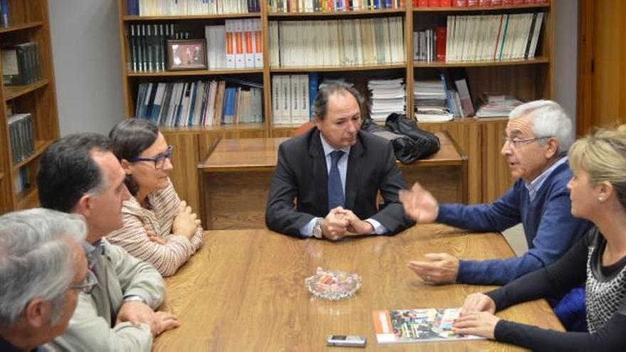 Los candidatos socialistas, ayer en el Colegio de Economistas de Castelló.