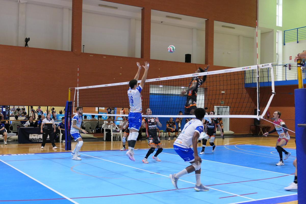 El Servigroup Benidorm recibe al campeón CV Guaguas en un gran partido de Superliga Masculina en plenas Fiestas Patronales.