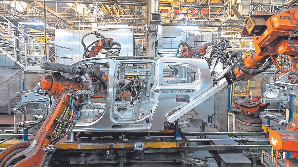 Una furgoneta durante el proceso de soldadura.