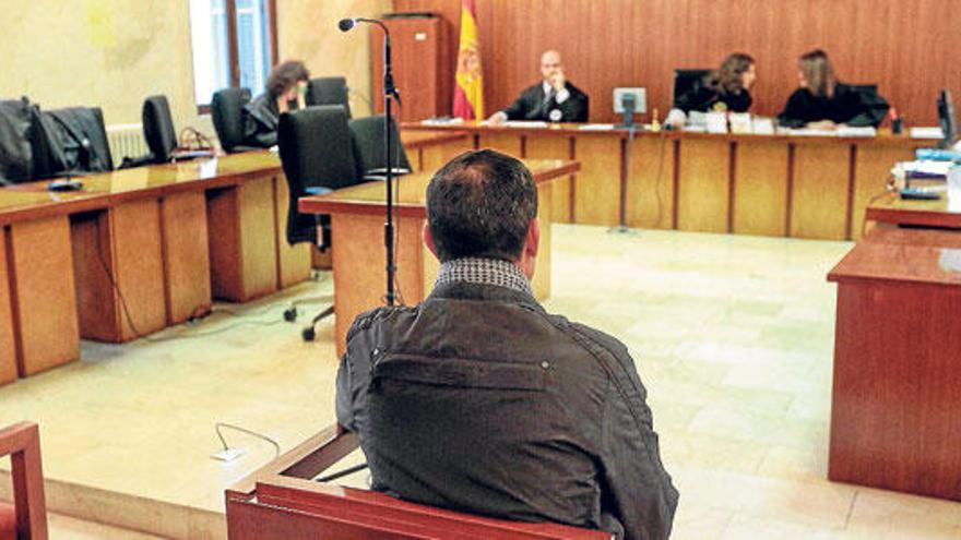 Juicio a un hombre por violar a una mujer a punta de catana en Alcúdia