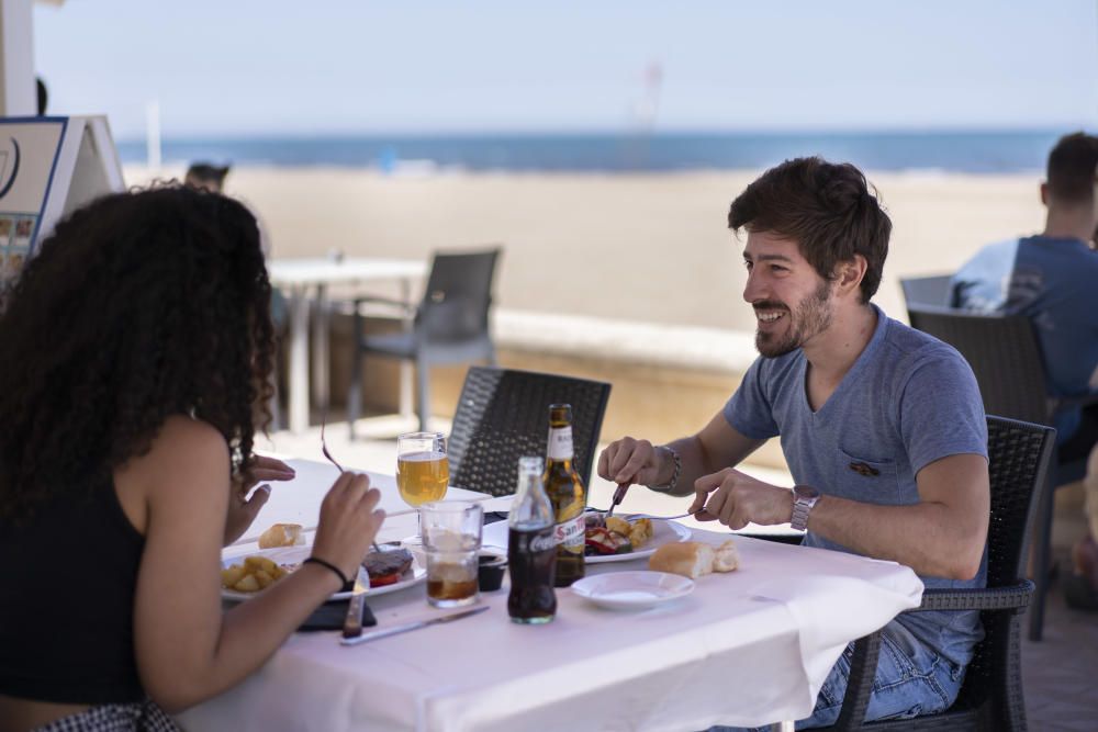 Playas y terrazas llenas en València en los primeros días de la fase 1