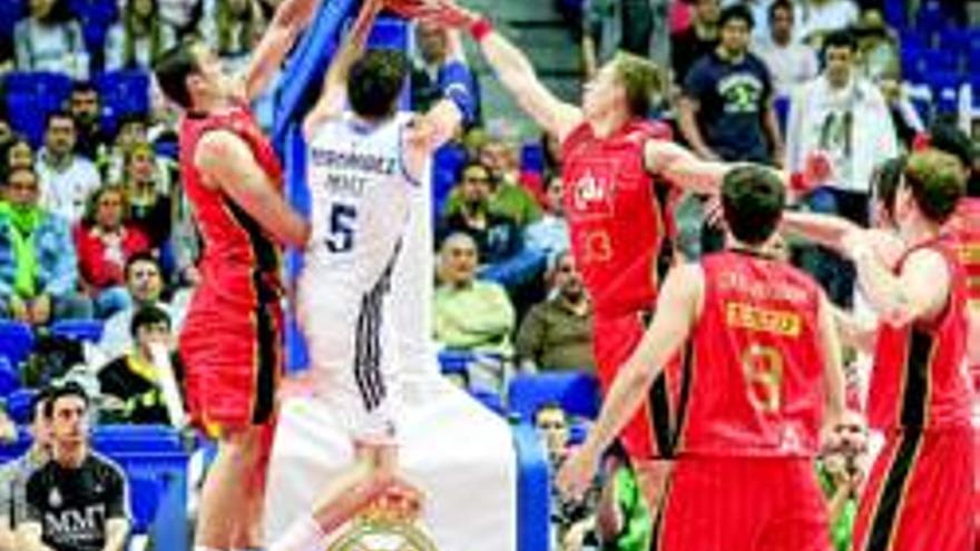 El Real Madrid pasa por encima del CAI Zaragoza (93-65) y deja su semifinal en 2-0