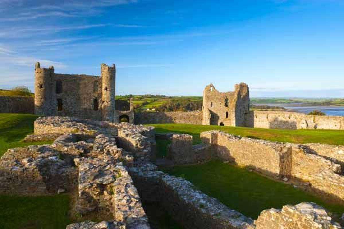 El Castillo de Llansteffan fue construído por los normandos sobre el año 1100 sobre el estuadio de Tywi.