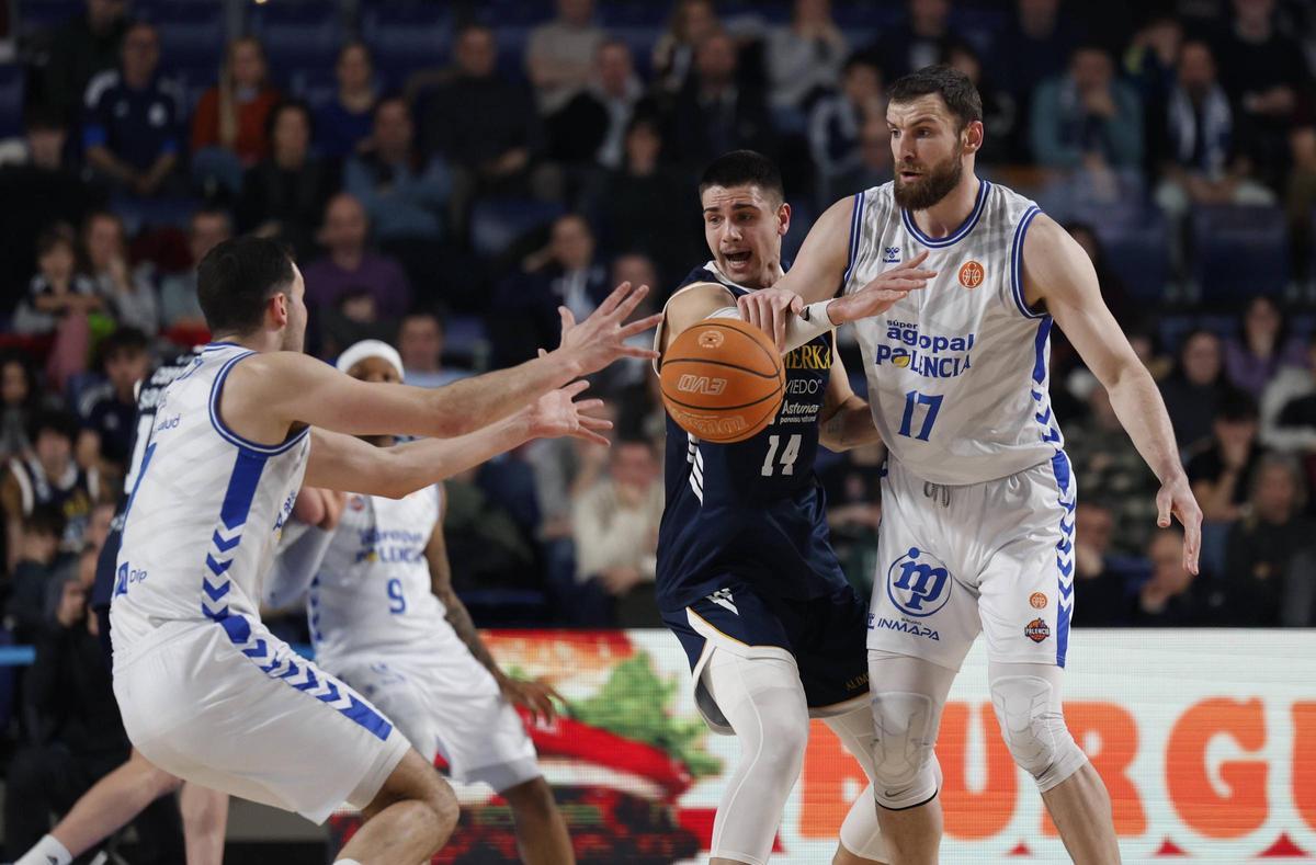 EN IMÁGENES: Así fue el Alimerka Oviedo Baloncesto-Súper Agropal Palencia en el Palacio de los Deportes