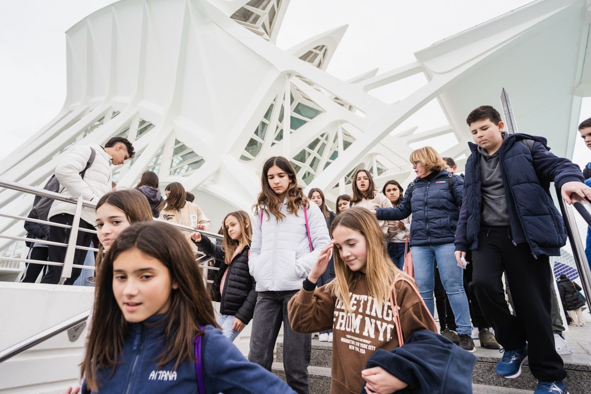 El colegio HHDC de Tavernes de la Valldigna visita la Ciutat de les Arts i les Ciències