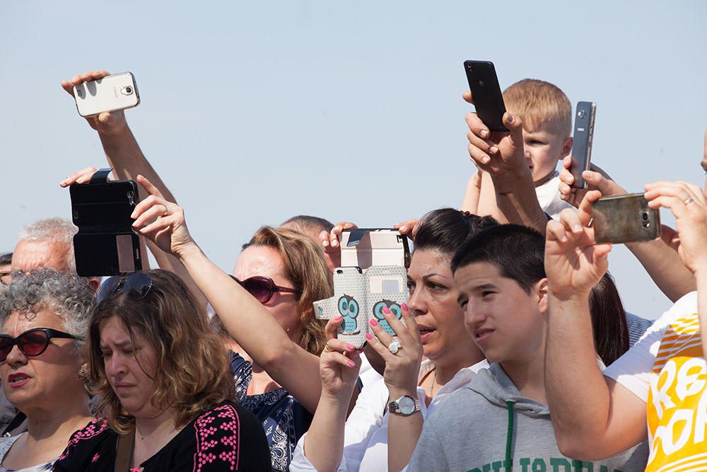 Centenares de personas asisten en el Puig de Missa a la recreación de la muerte de Jesucristo.